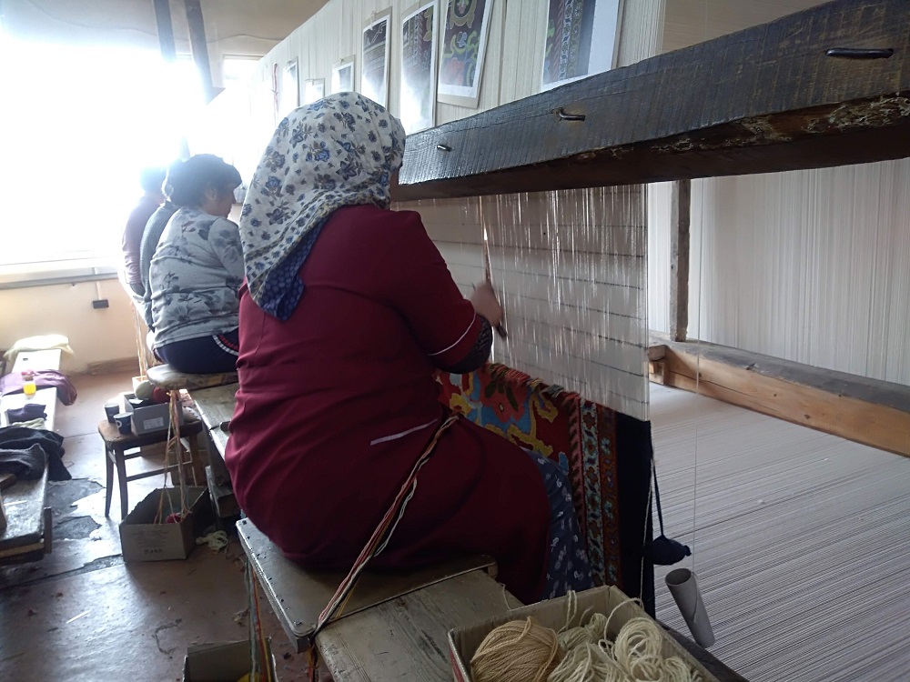 Курсове по тъкачество пазят жива хилядолетната традиция на ръчното килимарство