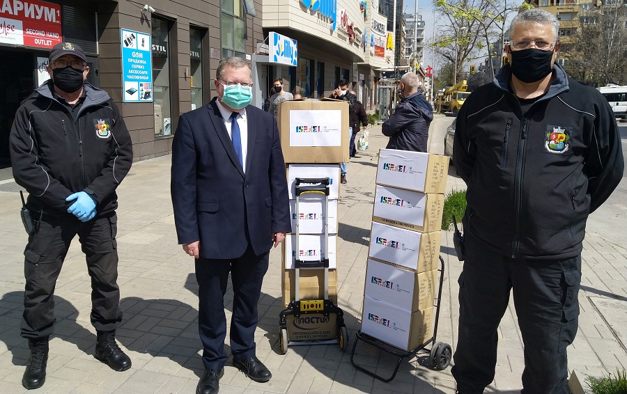 Посолството на Израел дари лични предпазни средства на социалните дейности в София