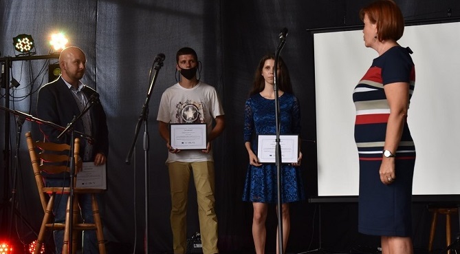 Анна Портарска  с наградените в конкурса