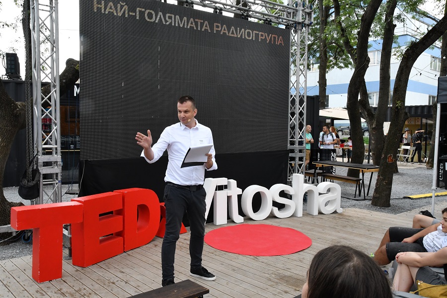 TEDxVitoshaLive: Uncharted – едно събитие на живо сред дърветата на Quartal Food Park в София. Атанас Стоянов от БГ радио