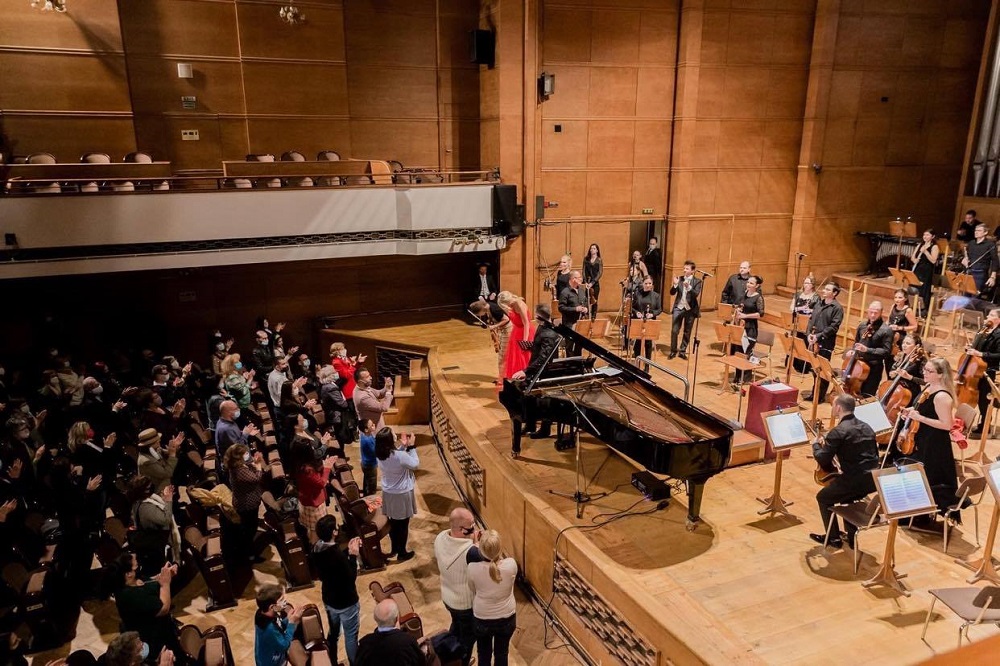 Под палката на маестро Максим Ешкенази концертът “Кино и класика” се превърна в празник в зала България