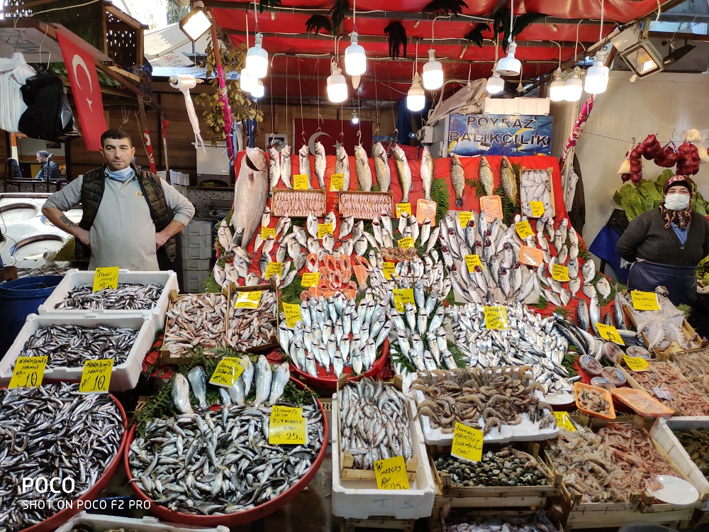 Истанбул и по време на Ковид е опасно вкусен - рибният пазар