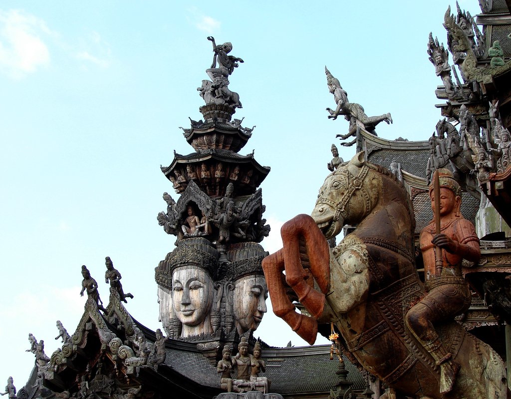 Светилището на истината в Тайланд е построено без нито един пирон