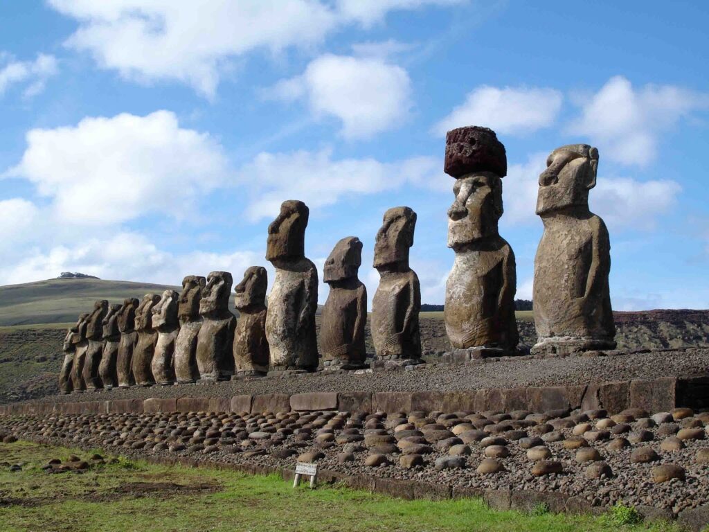 Енергията на Великденския остров е и в тайната на главите моаи