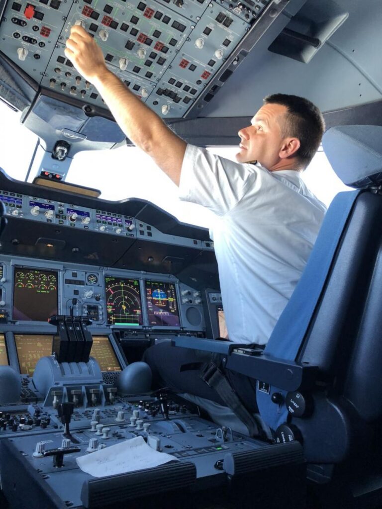 Марио Бакалов в пилотската кабина