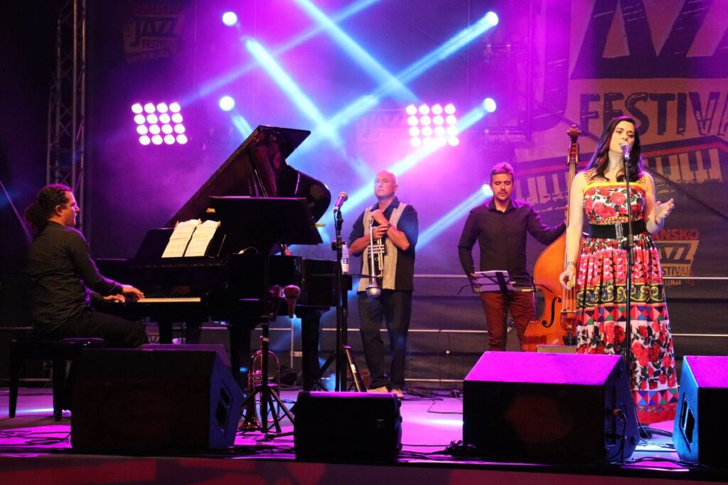 Израелската джаз-певица Дафна Леви: Да пея пред публика след пандемията е като да се върна към живота