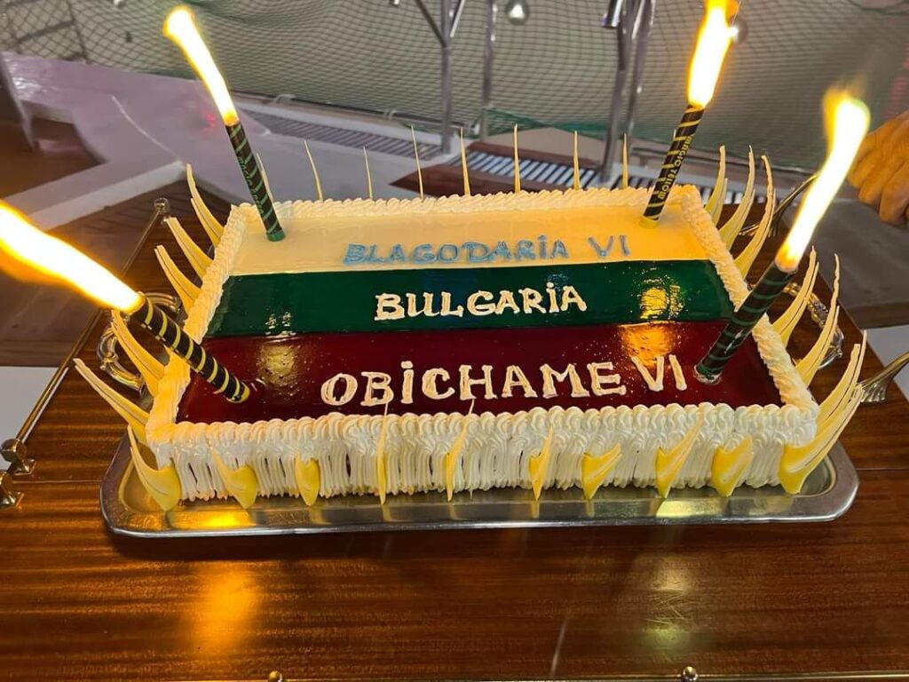 Тортата от  Celestyal cruises специално за българските пасажери