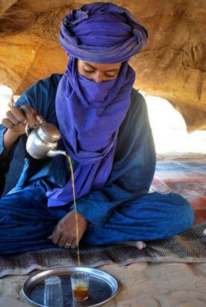 Чаят на туарегите в пустинята Сахара има "яка" като бира